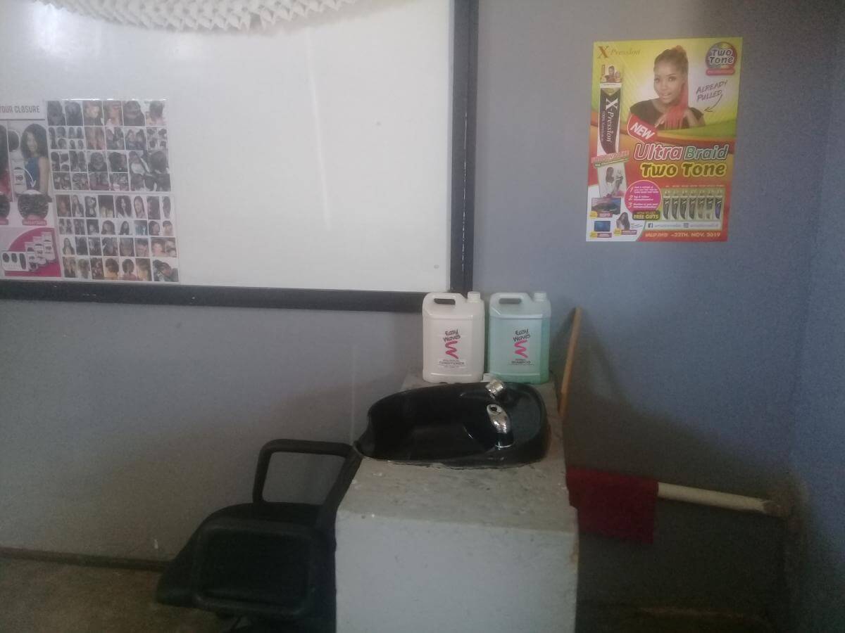 NIPPY CUTS HAIR SALON Soweto Photo 1
